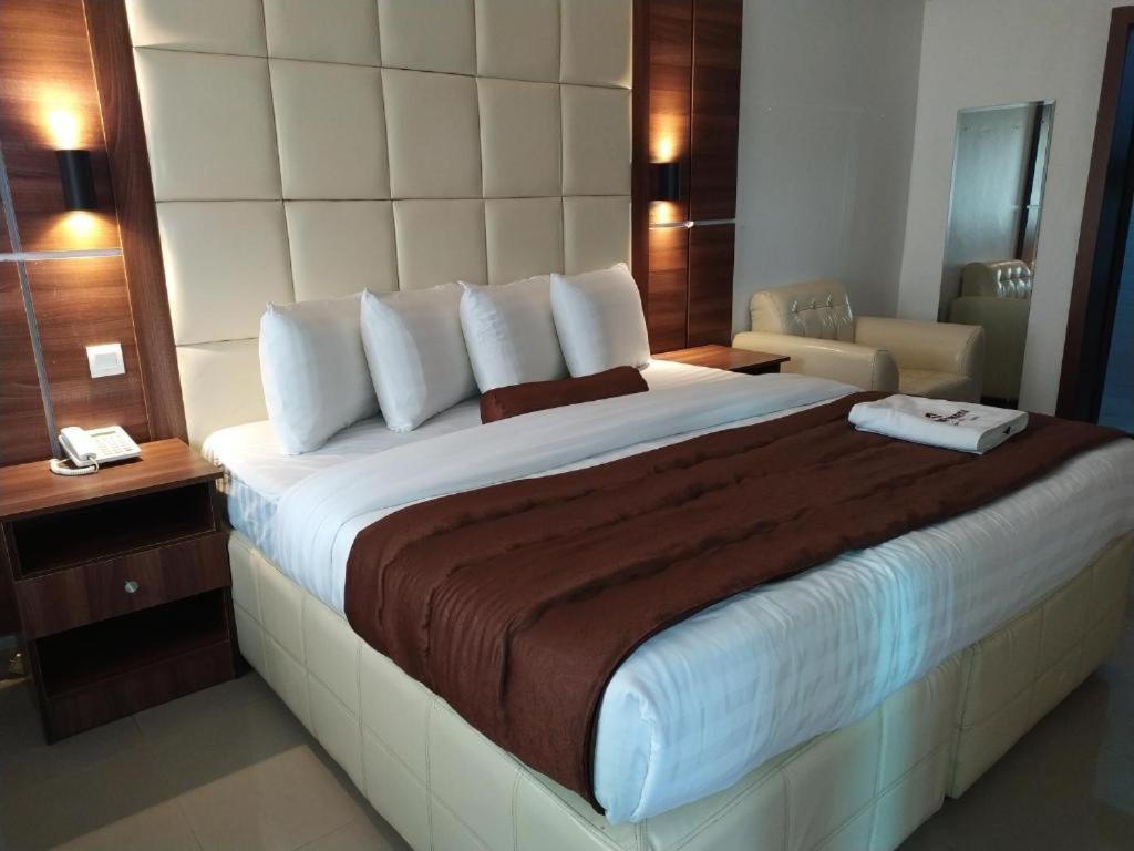 Presken Hotel @Oniru Lagos Buitenkant foto
